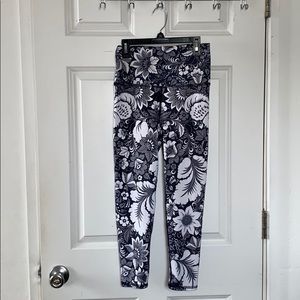 Floral & Leaf Patterned blue/grey & white Leggings